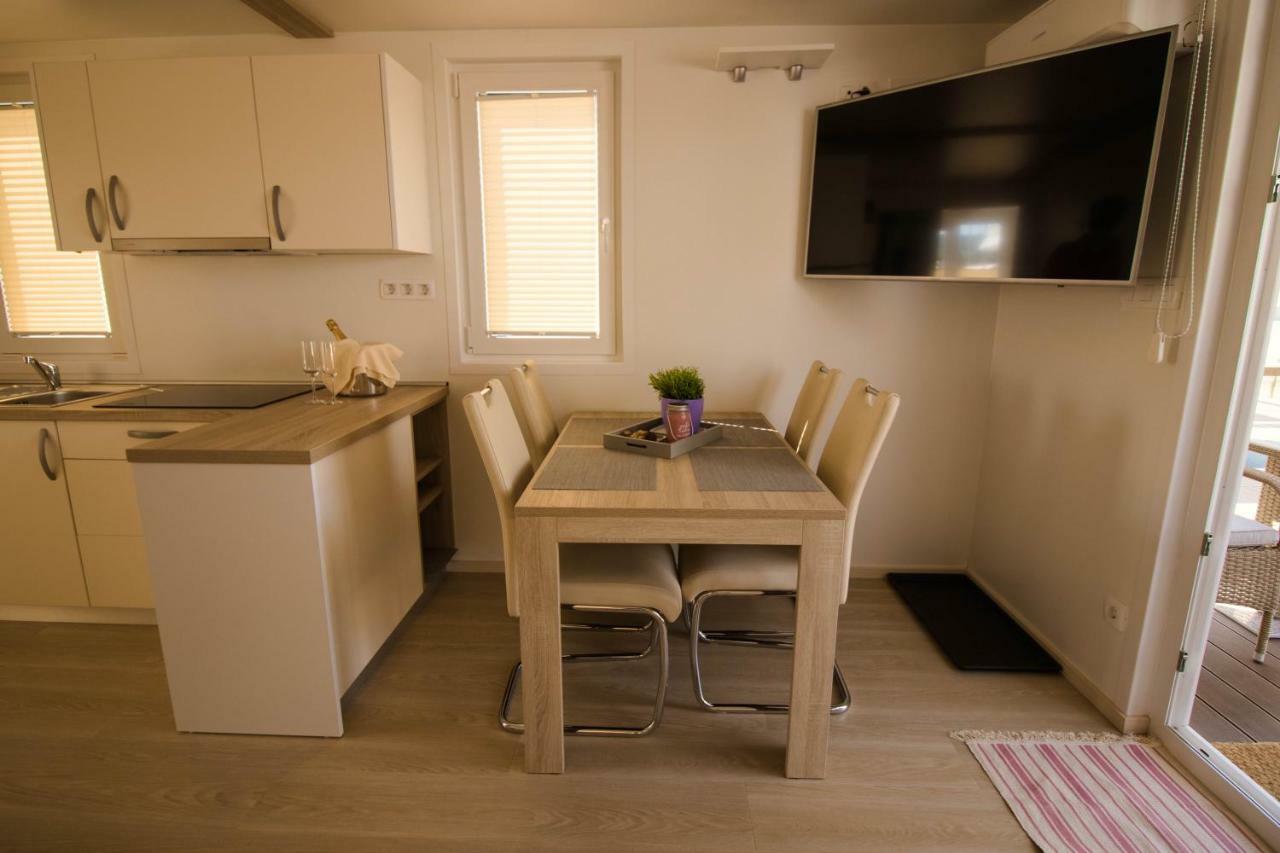 Marina Luxury Houseboat Lavender Βίλα Πορτορόζ Εξωτερικό φωτογραφία